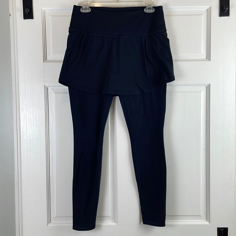 Athleta 2 in 1 cropped leggings with skirt black Medium